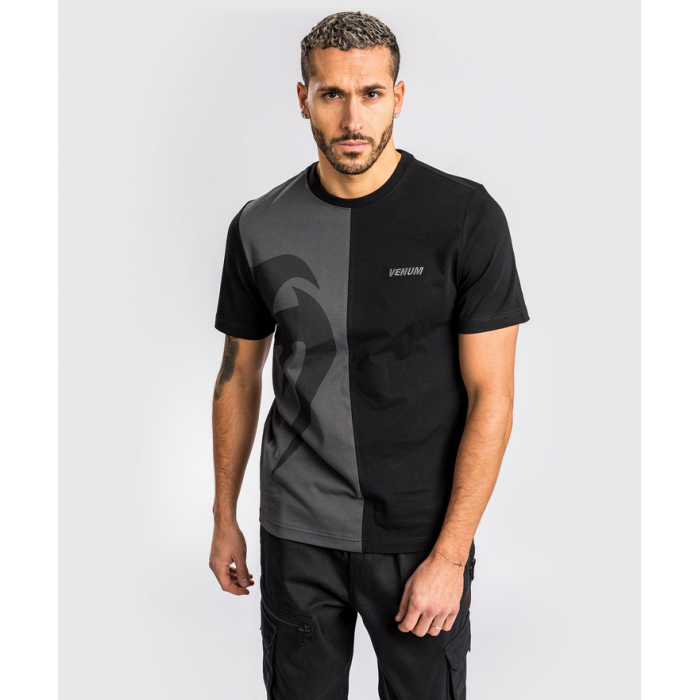 Тениска - Venum Giant Split T-Shirt - Black/Grey​